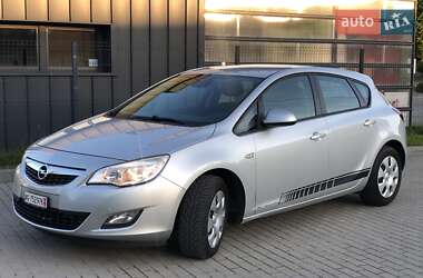 Хэтчбек Opel Astra 2011 в 