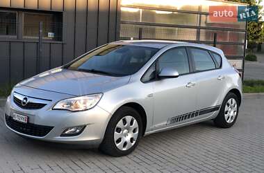 Хэтчбек Opel Astra 2011 в 