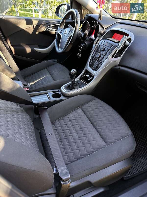 Універсал Opel Astra 2013 в Рожнятові