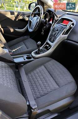 Універсал Opel Astra 2013 в 