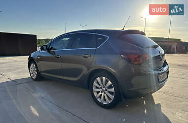 Хэтчбек Opel Astra 2010 в 