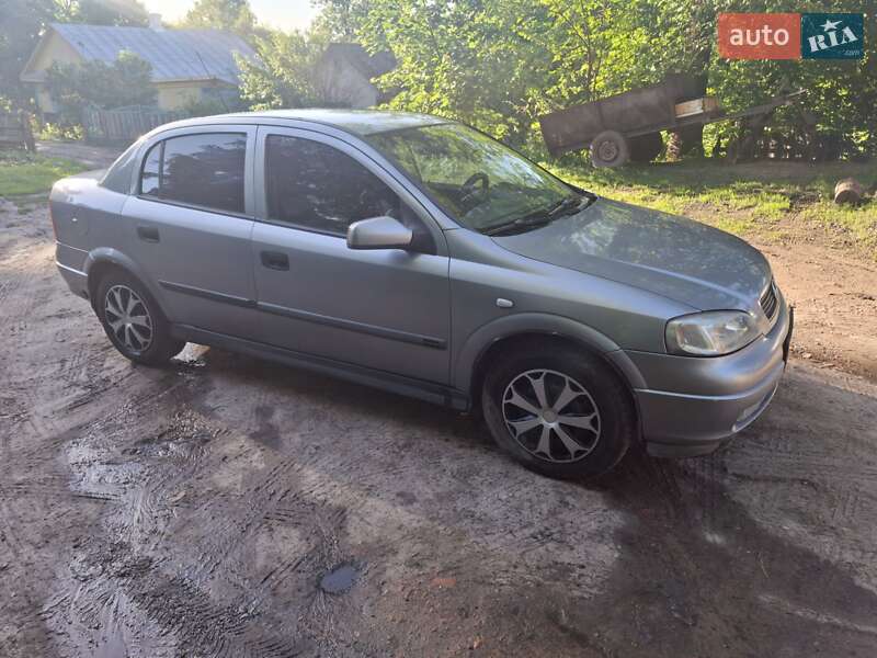 Седан Opel Astra 2003 в Острозі