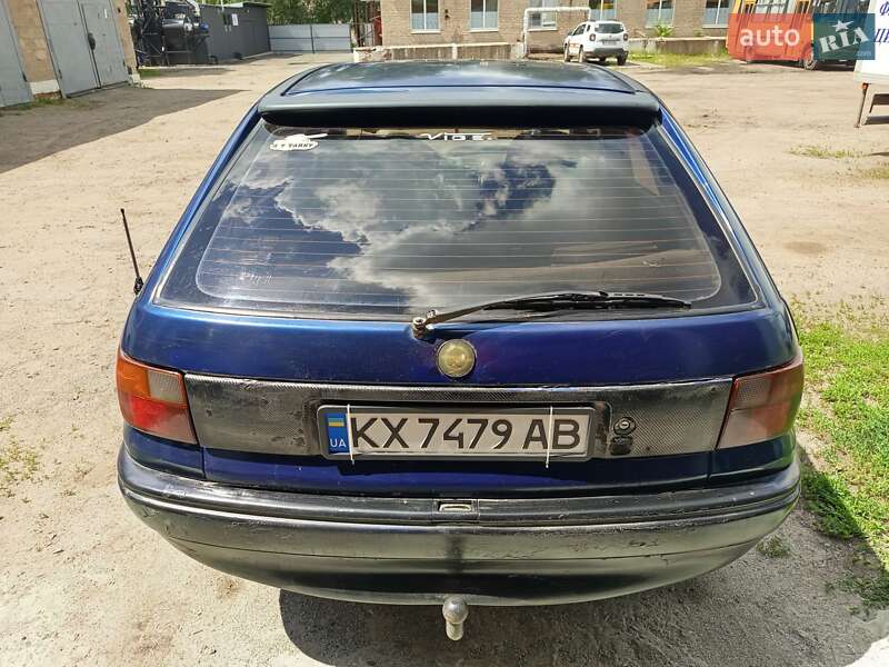 Хетчбек Opel Astra 1993 в Краснограді