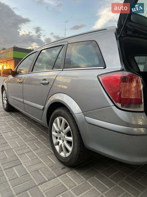Універсал Opel Astra 2004 в Дніпрі
