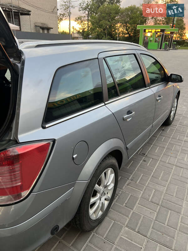 Універсал Opel Astra 2004 в Дніпрі