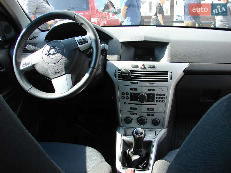 Універсал Opel Astra 2012 в Одесі