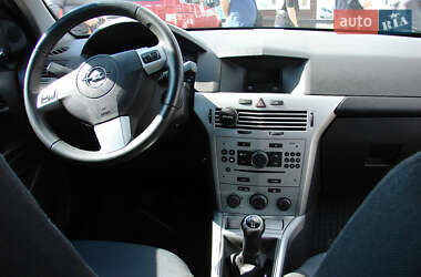 Универсал Opel Astra 2012 в 