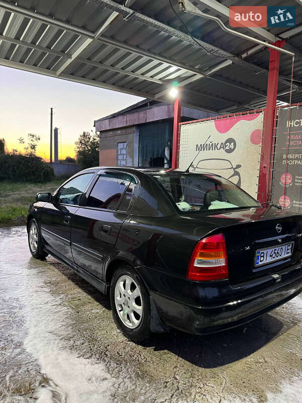 Седан Opel Astra 2006 в Новых Санжарах