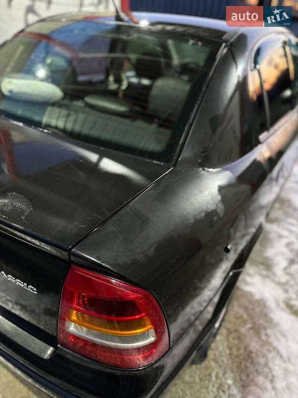 Седан Opel Astra 2006 в Новых Санжарах