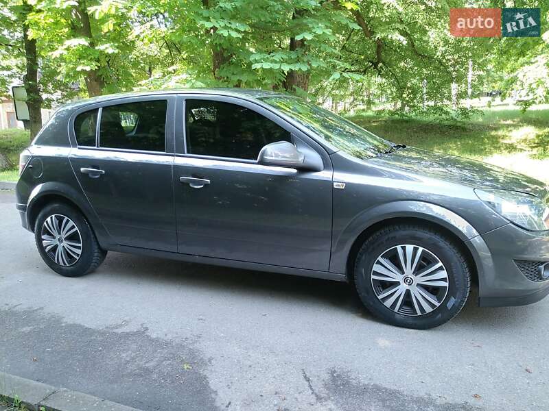 Седан Opel Astra 2011 в Трускавце