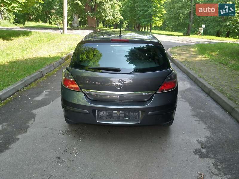 Седан Opel Astra 2011 в Трускавце