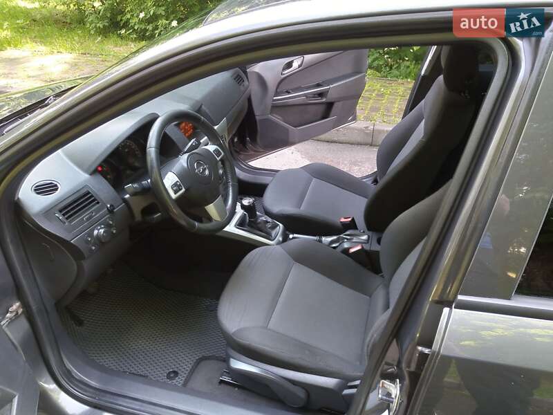 Седан Opel Astra 2011 в Трускавце