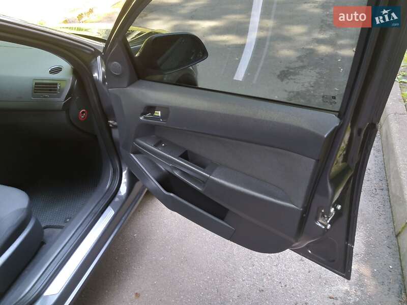 Седан Opel Astra 2011 в Трускавце
