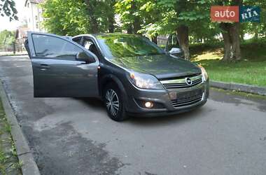 Седан Opel Astra 2011 в Трускавце