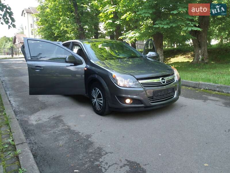Opel Astra 2011