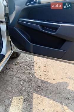 Хэтчбек Opel Astra 2008 в 