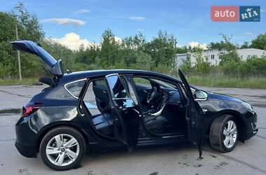 Хэтчбек Opel Astra 2014 в 