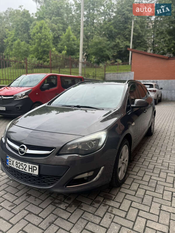 Універсал Opel Astra 2013 в Хмельницькому