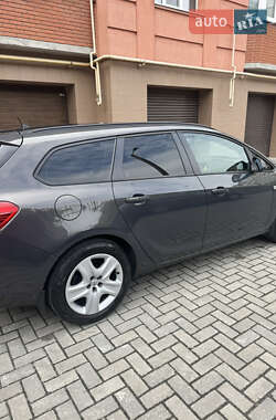 Универсал Opel Astra 2013 в 