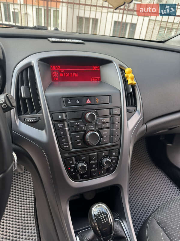 Універсал Opel Astra 2013 в Хмельницькому
