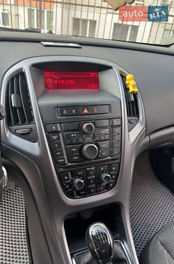Универсал Opel Astra 2013 в 