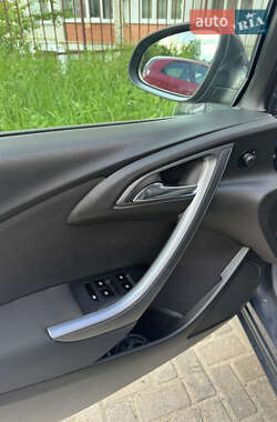 Универсал Opel Astra 2013 в 