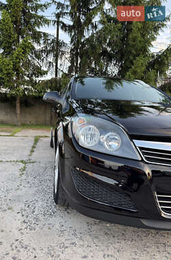 Универсал Opel Astra 2010 в 