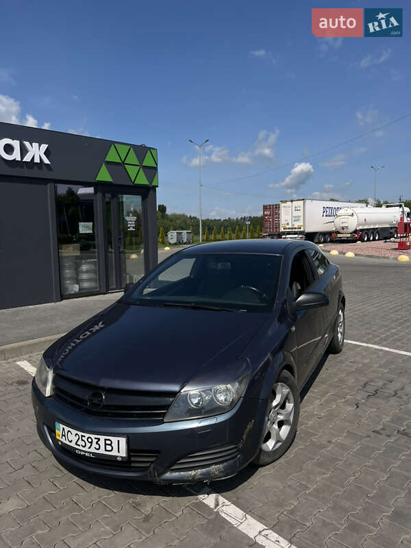 Купе Opel Astra 2006 в 
