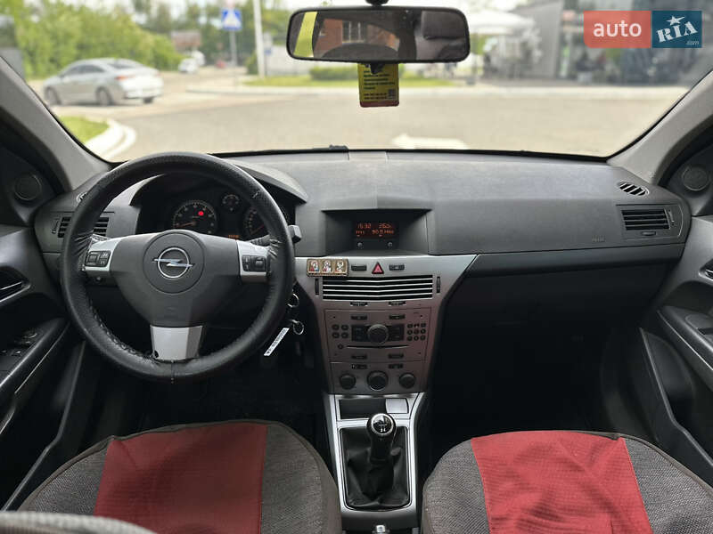 Хетчбек Opel Astra 2011 в Дніпрі