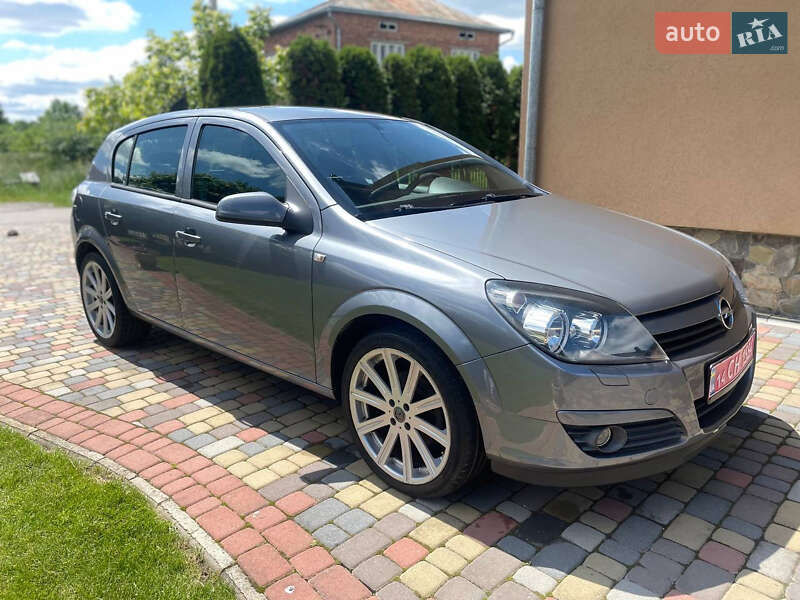 Хэтчбек Opel Astra 2005 в Тысменице