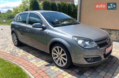 Хэтчбек Opel Astra 2005 в 
