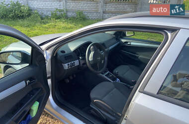 Универсал Opel Astra 2005 в Лубнах