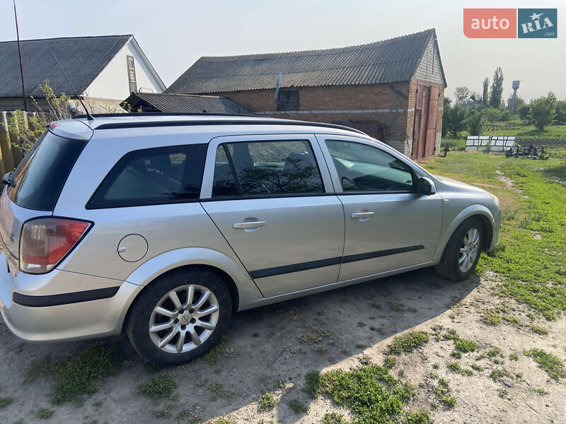 Универсал Opel Astra 2005 в Лубнах