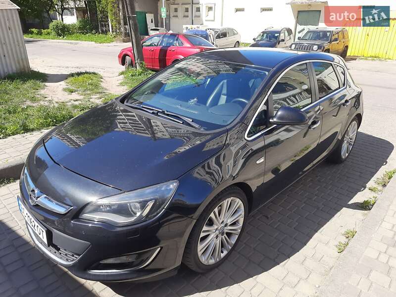Хэтчбек Opel Astra 2013 в 