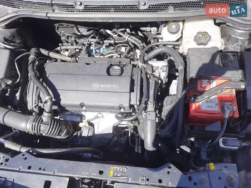Хэтчбек Opel Astra 2013 в Львове