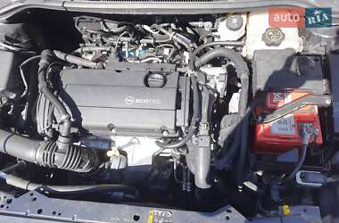 Хэтчбек Opel Astra 2013 в 
