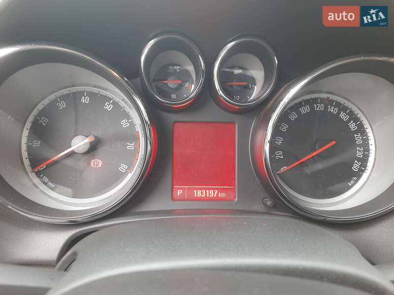 Хэтчбек Opel Astra 2013 в Львове
