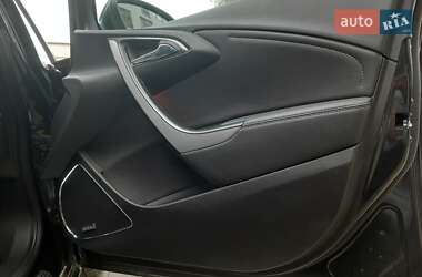 Хэтчбек Opel Astra 2013 в 