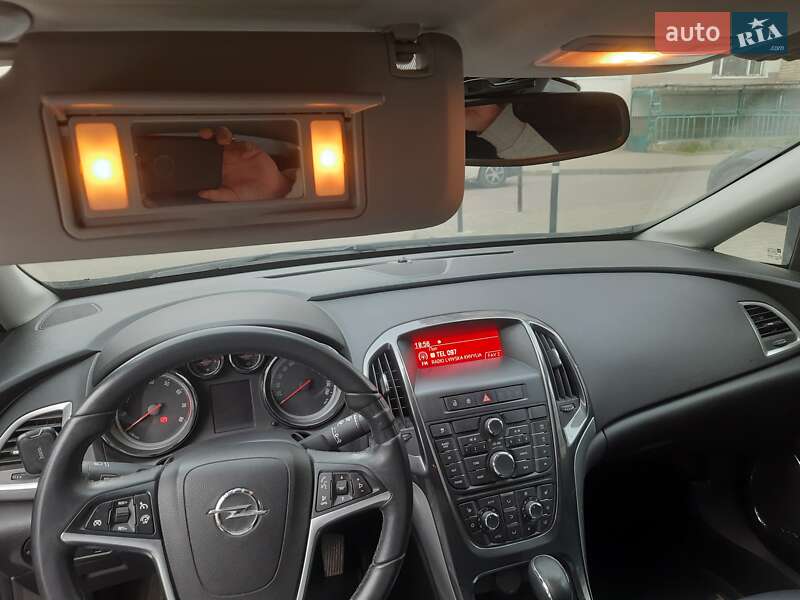 Хэтчбек Opel Astra 2013 в Львове