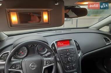 Хэтчбек Opel Astra 2013 в 