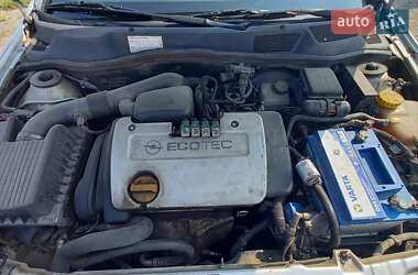 Хэтчбек Opel Astra 1999 в 
