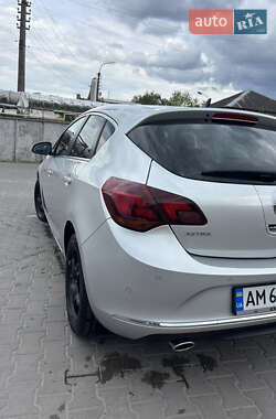 Хэтчбек Opel Astra 2014 в 