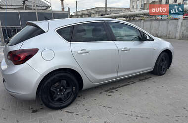 Хэтчбек Opel Astra 2014 в 