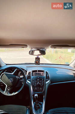Универсал Opel Astra 2011 в 