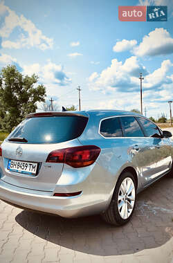 Универсал Opel Astra 2011 в 