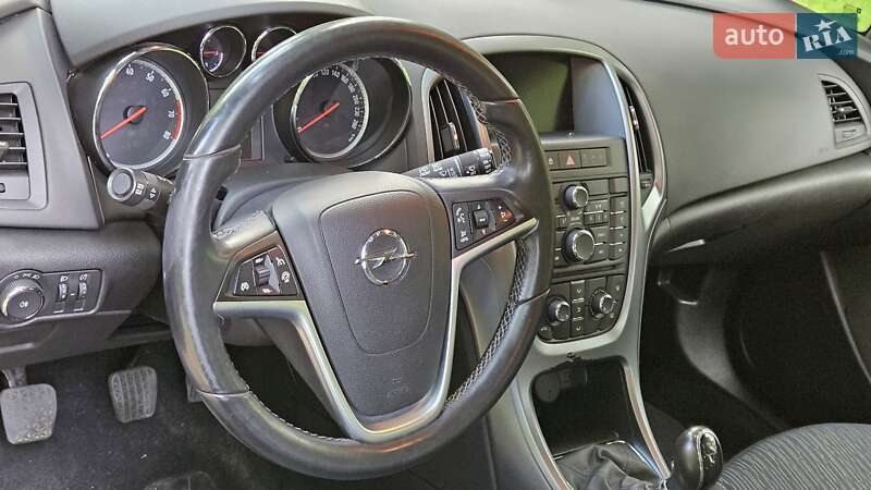 Универсал Opel Astra 2015 в Киеве