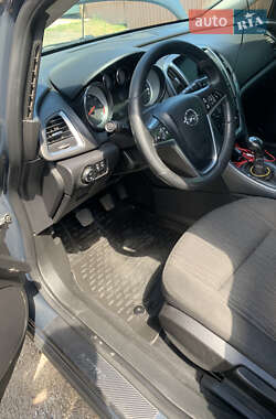 Универсал Opel Astra 2012 в 