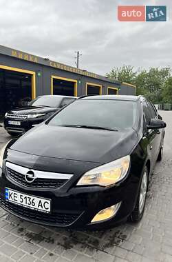 Универсал Opel Astra 2011 в Днепре