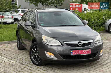 Универсал Opel Astra 2013 в 