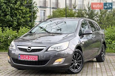 Универсал Opel Astra 2013 в 